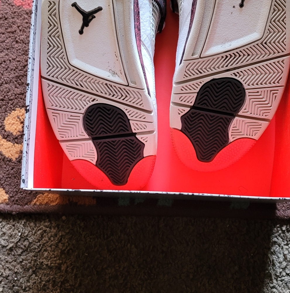 Jordan 4s